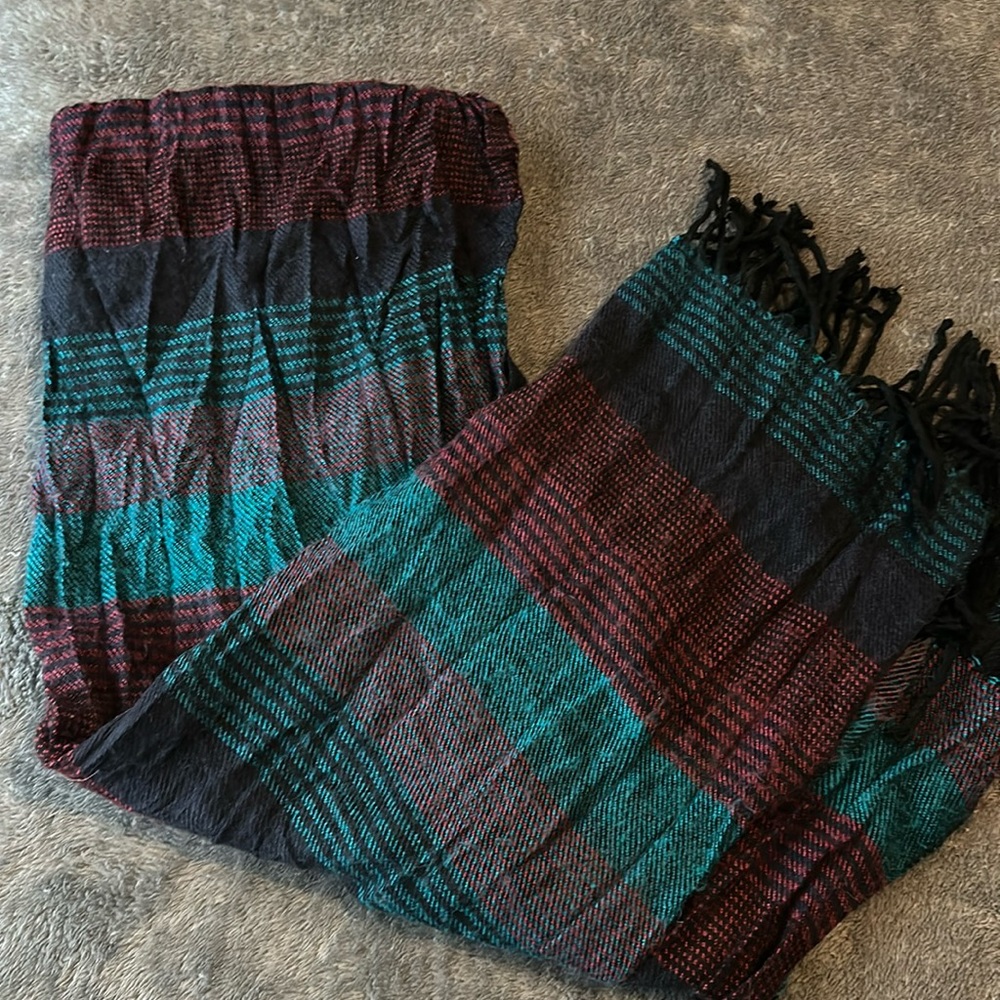 Multicolor wool scarf.